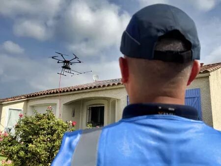 Démoussage de toiture, nettoyage de bâtiment : Drone