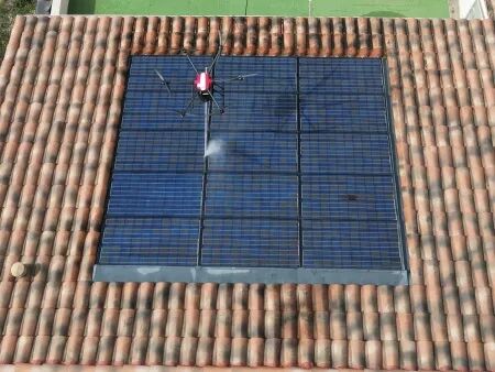 Démoussage de toiture, nettoyage de bâtiment : Drone